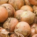 Čo sa stane, keď cibuľu namočíte do studenej vody: malé tajomstvo, ktoré zmení chuť vašich šalátov co-sa-stane-ked-cibulu-namocite-do-studenej-vody-male.jpg